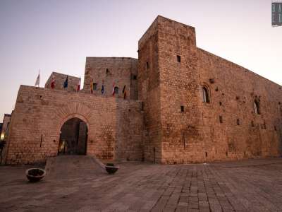 ...con la torre del Castello